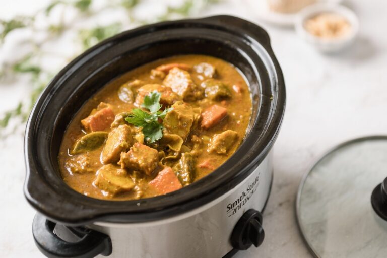 Simple Slow Cooker Curry – Cozy, Weeknight-Friendly Comfort
