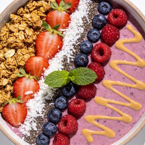 smoothie bowl with granola