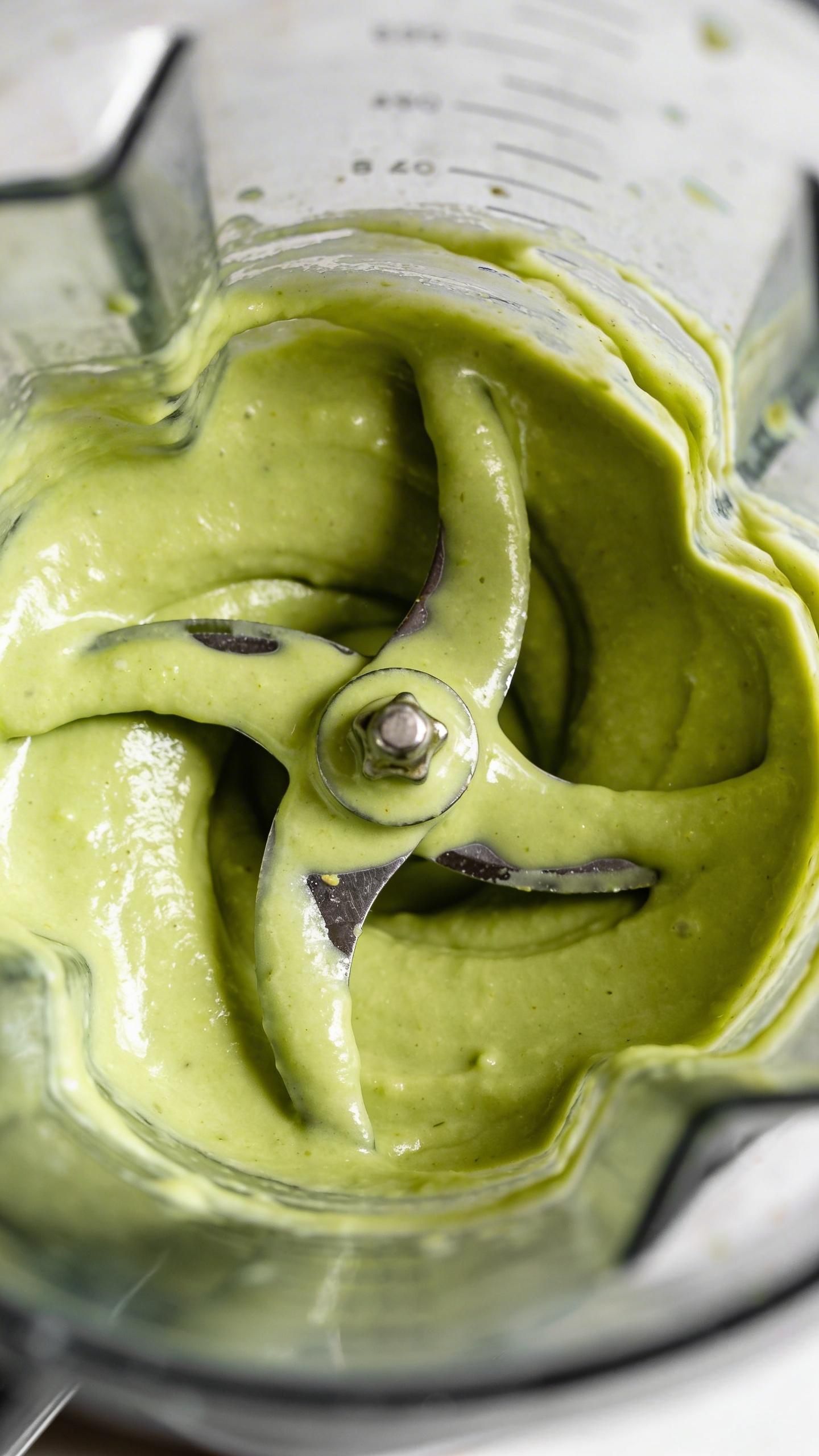 easy smoothie with avocado and banana